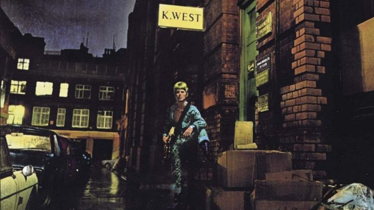HE RISE AND FALL OF ZIGGY STARDUST AND THE SPIDERS FROM MARS de David Bowie