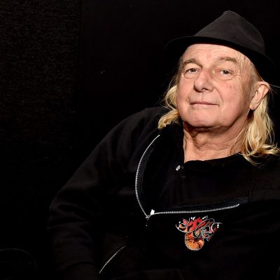 Muere Alan White, el legendario baterista de YES.